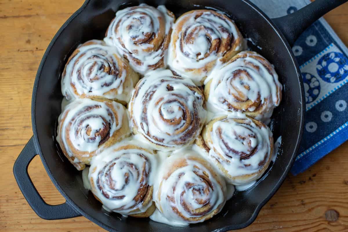 9 Cinnamon Rolls in Cast Iron Pan