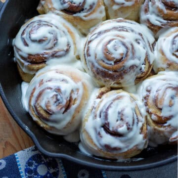 9 Cinnamon Rolls in Cast Iron Pan