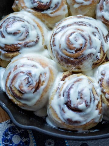 9 Cinnamon Rolls in Cast Iron Pan