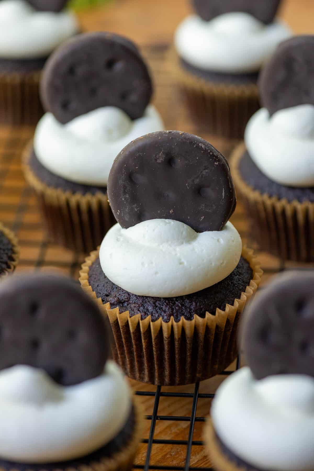 Photo of 7 Thin Mints Cupcakes on a cooling rack