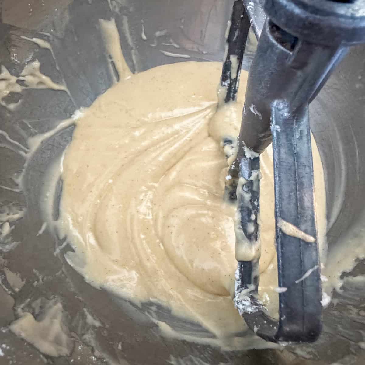 Step 3: add the flour, baking soda, baking powder and salt mixture and mix on medium until the flour is fully integrated and there are no large lumps remaining, no more than one minute
